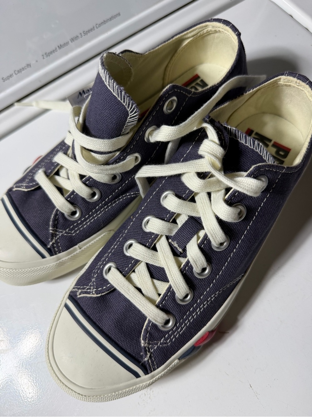 Keds size 7 Low-Top Sneakers in Navy and Cream